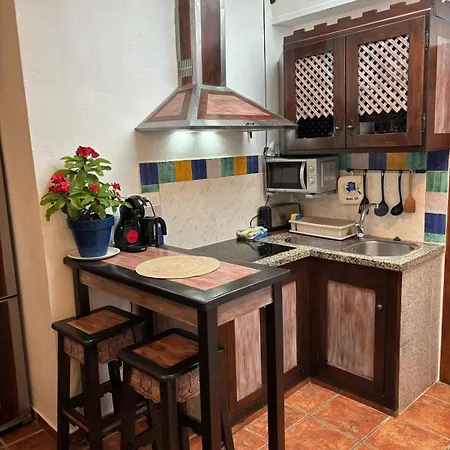 Apto Centro Historico Medieval Apartamento Estepona